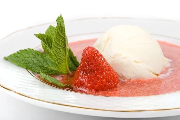 Ice cream dessert with strawberries — Stock Photo, Image