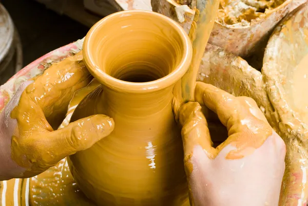 Hands of a potter, creating an earthen jar of white clay — Stock Photo, Image