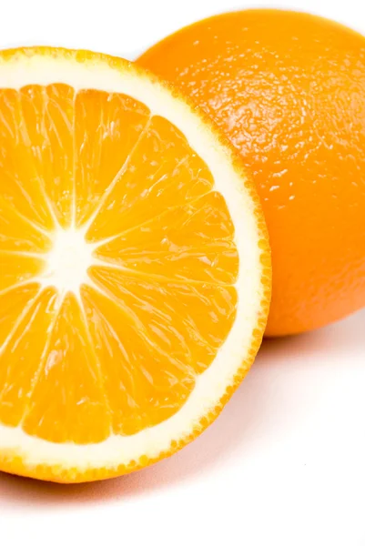Полтора апельсина — стоковое фото