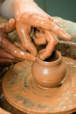 Potter iş başında.