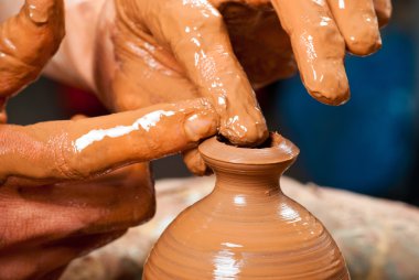 Potter iş başında.