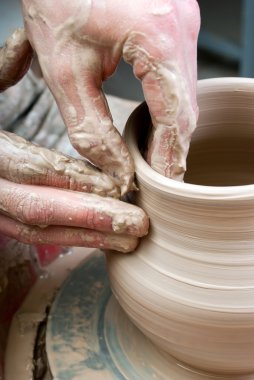 Potter iş başında.