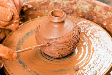 Potter iş başında.