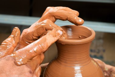 Potter iş başında.