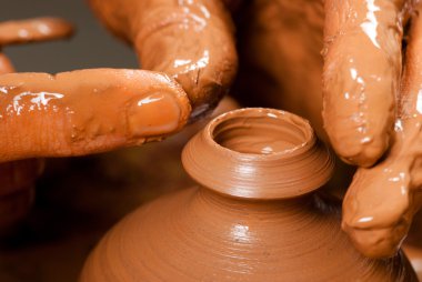 Potter iş başında.