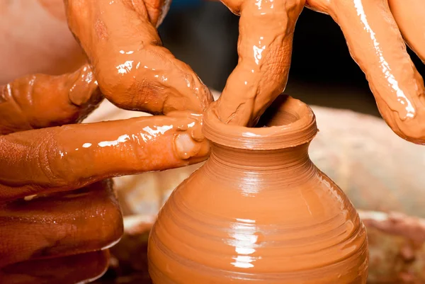 Pottenbakker aan het werk — Stockfoto