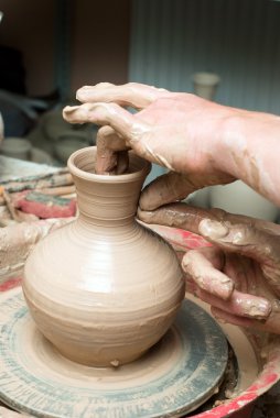 Potter iş başında.