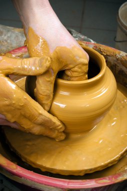 Potter iş başında.