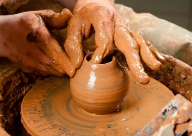 Potter iş başında.