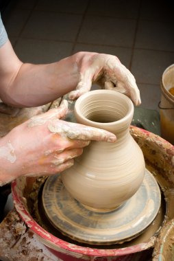 Potter iş başında.