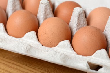 Pakette yumurtalar var.