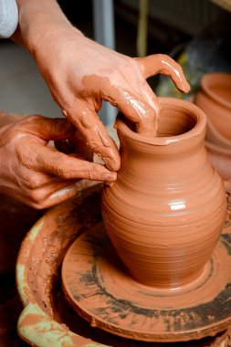 Potter iş başında.