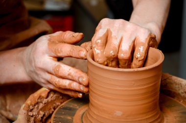 Potter iş başında.