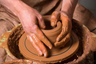 Potter iş başında.