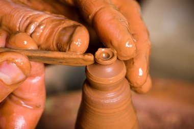 Potter iş başında.