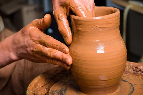 Potter en el trabajo — Foto de Stock