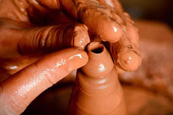 Pottenbakker aan het werk — Stockfoto