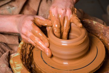 Potter iş başında.