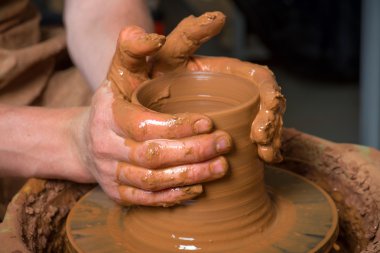 Potter iş başında.