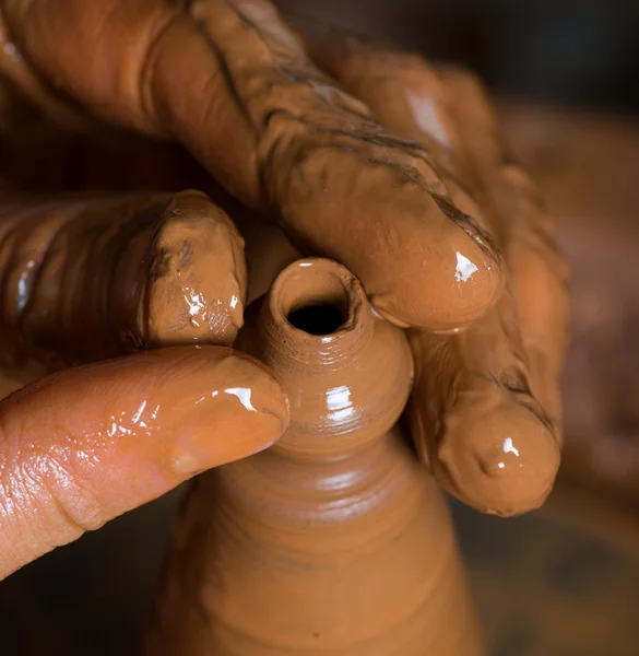 Hands of a potter, creating an earthen jar on the circle — Stock Photo, Image