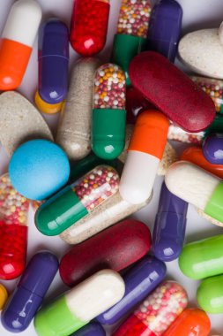 hapları üzerinde beyaz