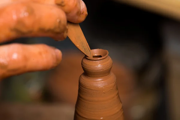 Hands of a potter, creating an earthen jar — Stock Photo, Image