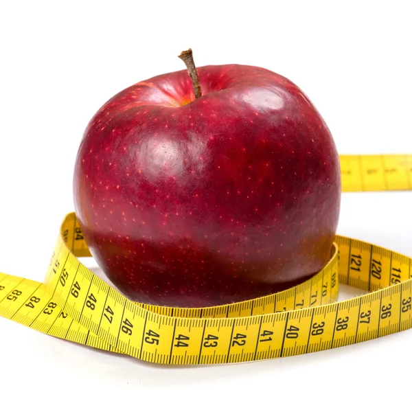Măr cu bandă pe fundal alb (conceptul de sănătate și dietă ) — Fotografie, imagine de stoc