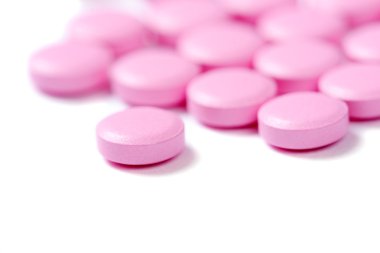 İlaçlar beyaza izole edilmiş