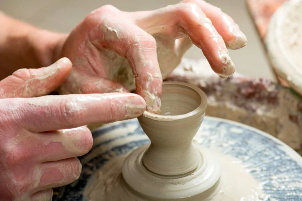 Hands of a potter, creating an earthen jar — Stock Photo, Image