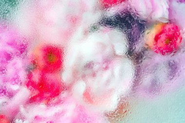 Su damlalarının altında soyut çiçek buketi arkaplanı