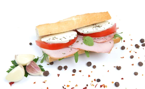 Sandwiches frescos con tomate, jamón y mozzarella aislados en wh —  Fotos de Stock