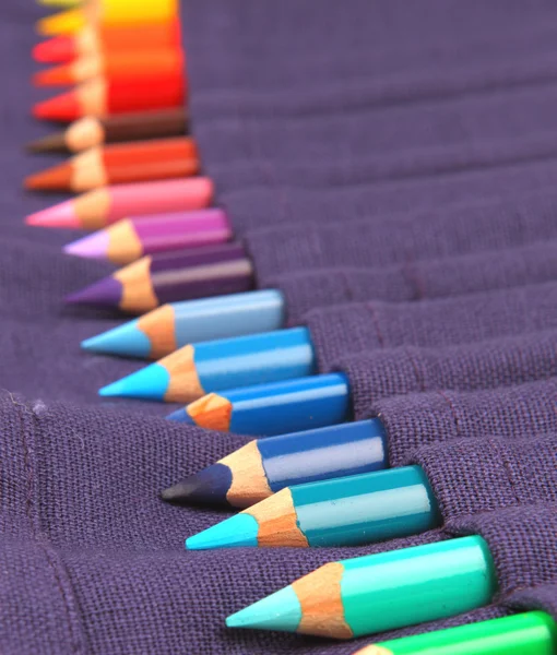 Un conjunto de lápices en el paquete —  Fotos de Stock