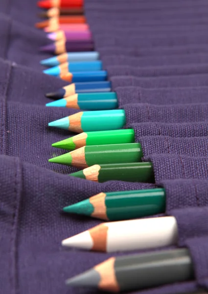 Un conjunto de lápices en el paquete —  Fotos de Stock