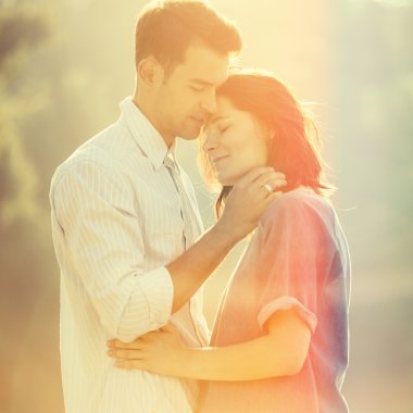 seven çift parkta. retro Vintage tarzı ışık sızıntıları ile