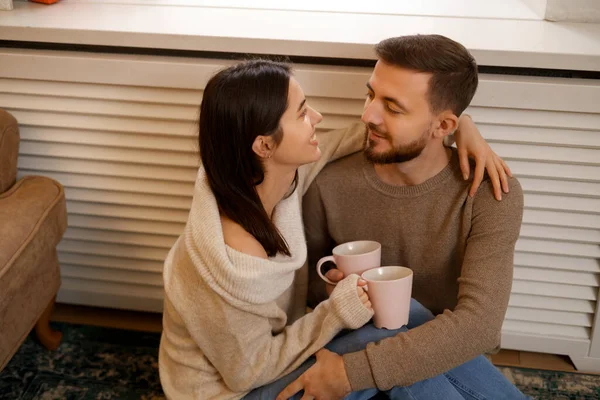 Una Pareja Romántica Casa Una Atractiva Mujer Joven Hombre Guapo — Foto de Stock