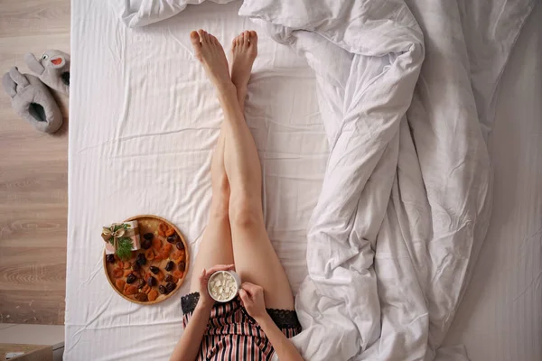 Close up breakfast in bed with presents — Stock Photo, Image