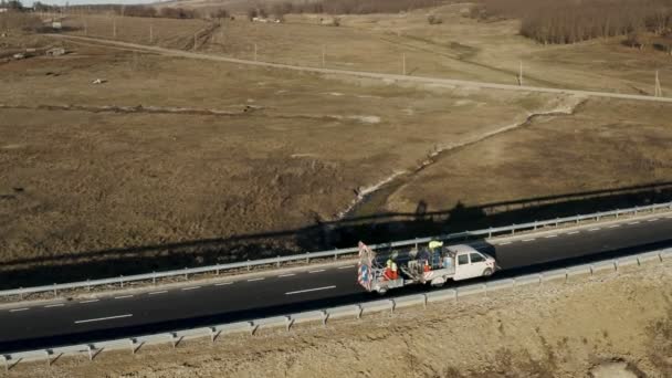 Послуги з ремонту асфальтованих доріг, розмітка доріг — стокове відео