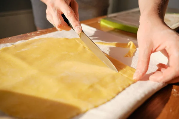 Woman hands, cutting dough in the sunlight — Stock Photo, Image