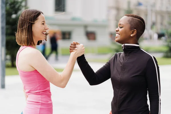 Cheerful Smiling Friends Sportswear Walking Sport Session City Discussing Having — Stock Photo, Image