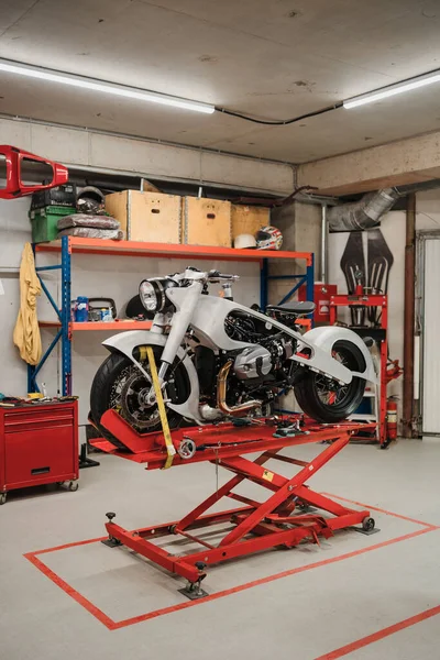 Befestigung Custom Motorrad Steht Der Werkstatt Instrumente Und Geräte Hobbys — Stockfoto