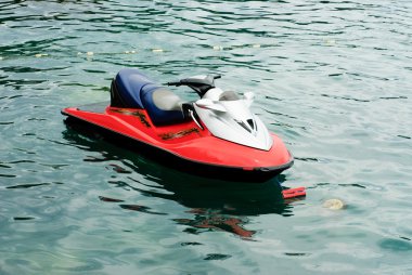 Jet ski deniz arka planda