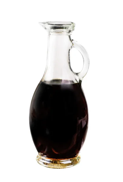 Piccolo decanter con aceto balsamico isolato su fondo bianco — Foto Stock