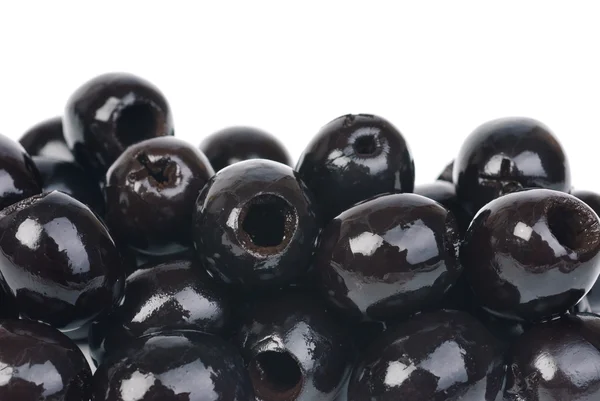 Olives noires dénoyautées isolées sur blanc — Photo