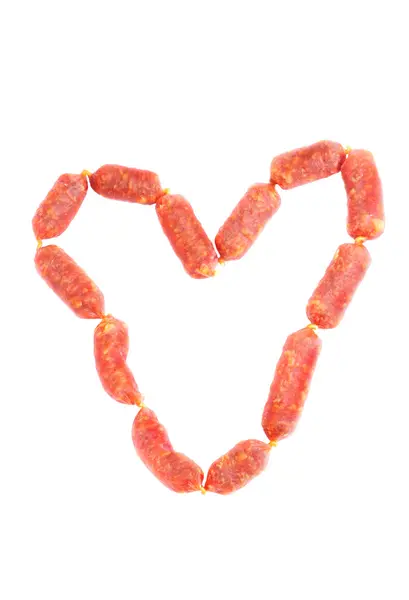 Salchicha salami en forma de corazón sobre fondo blanco —  Fotos de Stock