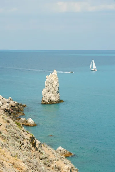 Rocks and ships in the sea near the Yalta. Crimea.Ukraine — Stock Photo, Image