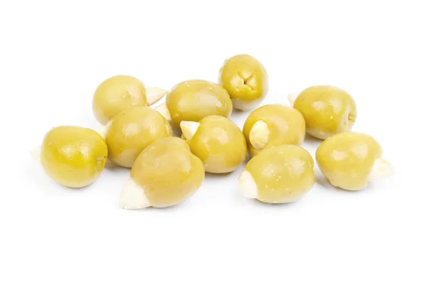 Olive verdi farcite con mandorle isolate su fondo bianco — Foto Stock