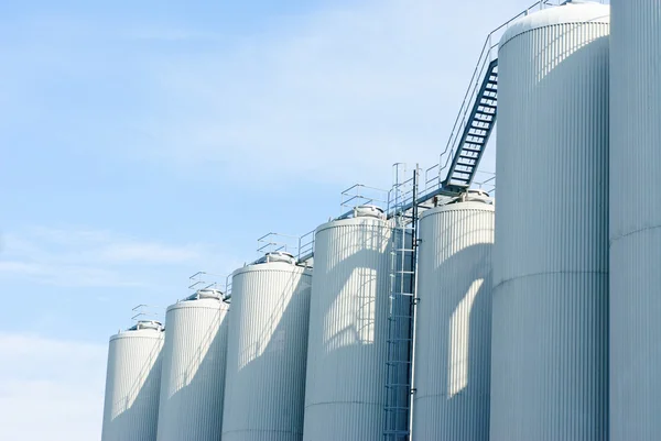 Brewery tanks blue sky big containers beer production industry — Stock Photo, Image