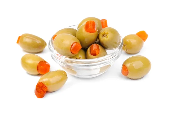 Olive verdi farcite in vetro isolato su fondo bianco — Foto Stock