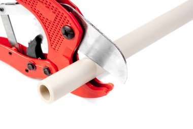 Beyaz arka plan üzerinde izole pvc Boru kesme araçları