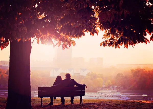 Romantic Couple on a Bench by the River — Stock Photo, Image